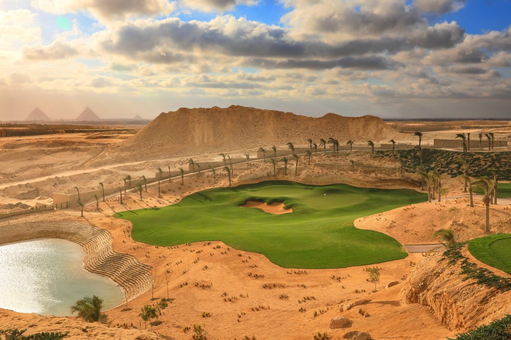 Golf Course Offers View of the Pyramids of Giza & Platinum TE Pasplaum